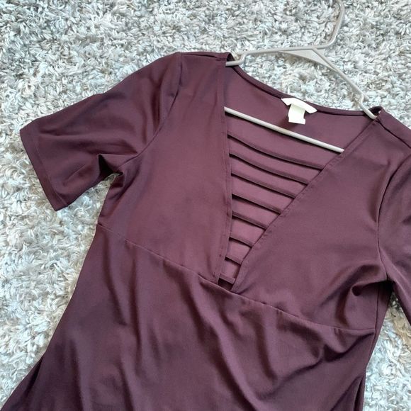 Woman’s Dark Maroon V neck Slim fitting revealing Cabernet wine colored blouse - Picture 2 of 5